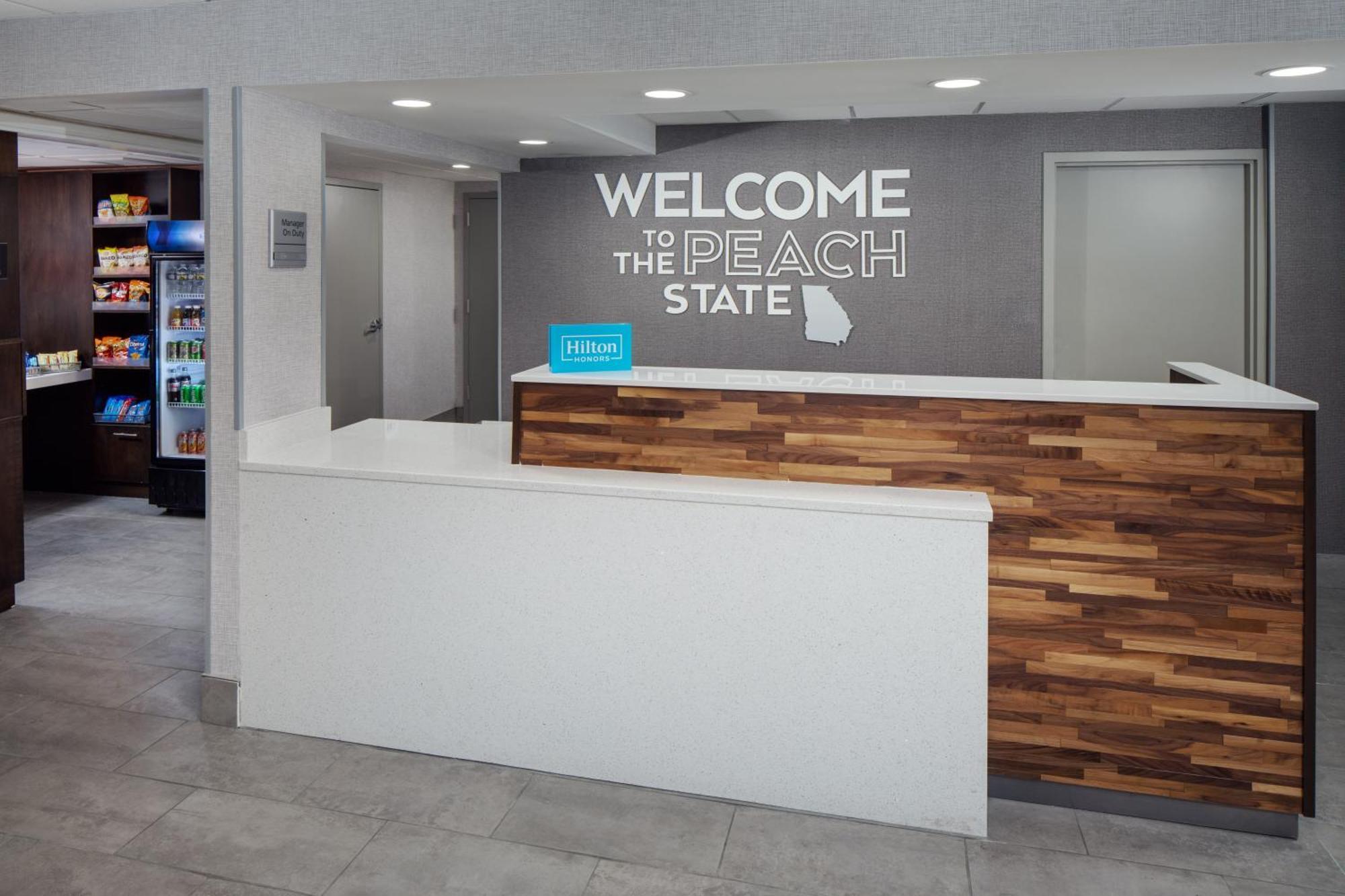 Hampton Inn Atlanta-Northlake Такер Экстерьер фото