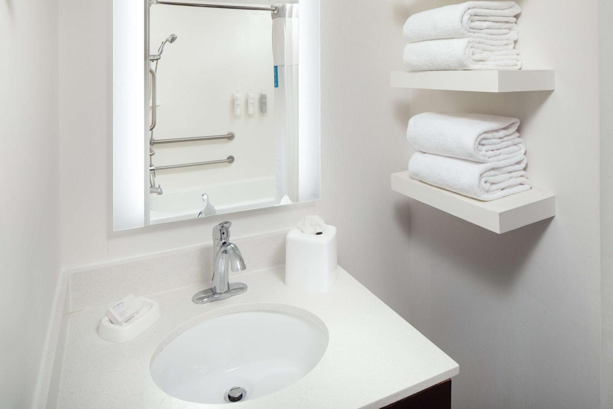 Hampton Inn Atlanta-Northlake Такер Экстерьер фото